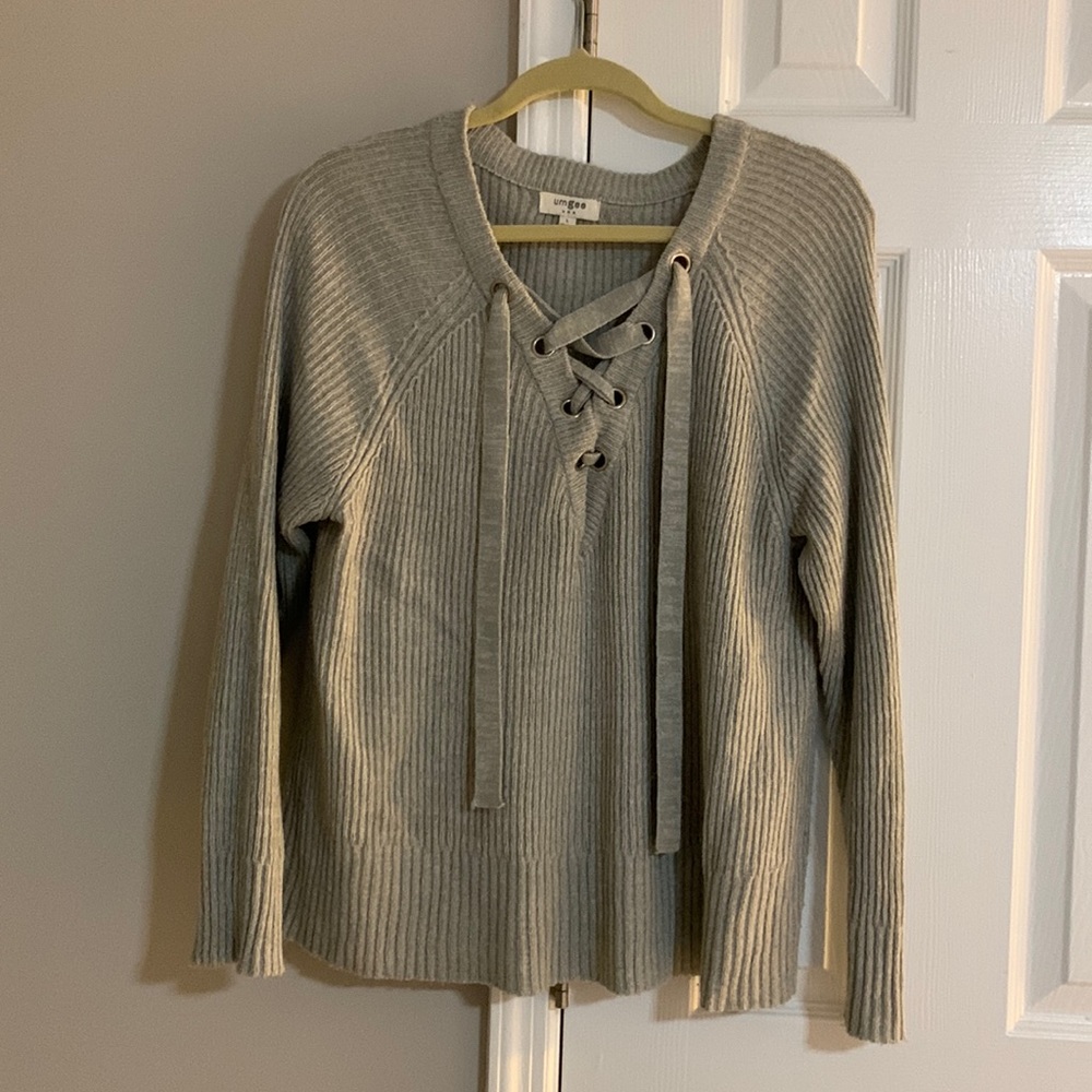 Boutique sweater w/tie details
